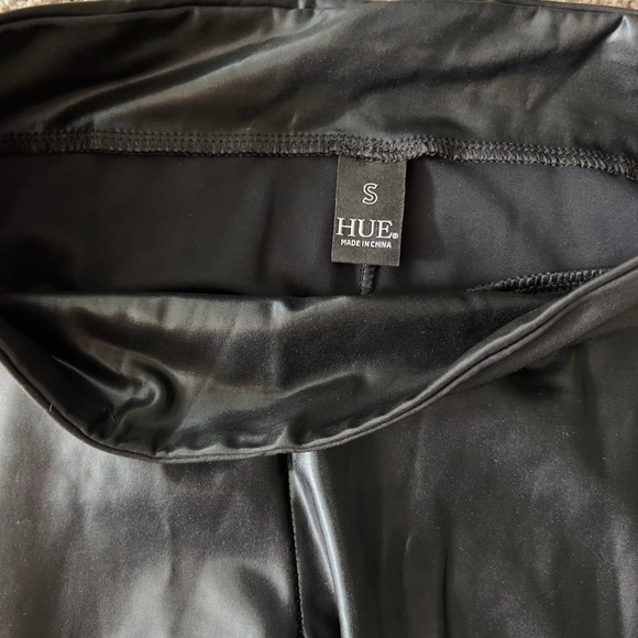 HUE Faux Leather Leggings Black Size Small Stretch Pull On Skinny Pants - Picture 4 of 5